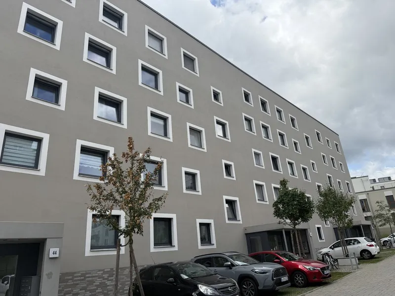 Elegantes Wohnen in Hakenfelde: Lichtdurchflutete 2-Zimmer-Wohnung mit Aufzug — photo 1